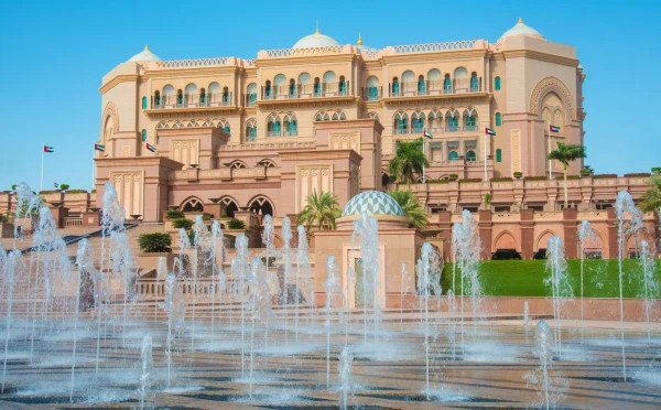 Emirates Palace Guided Tour with Cappuccino