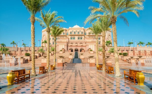 Emirates Palace Guided Tour with Cappuccino