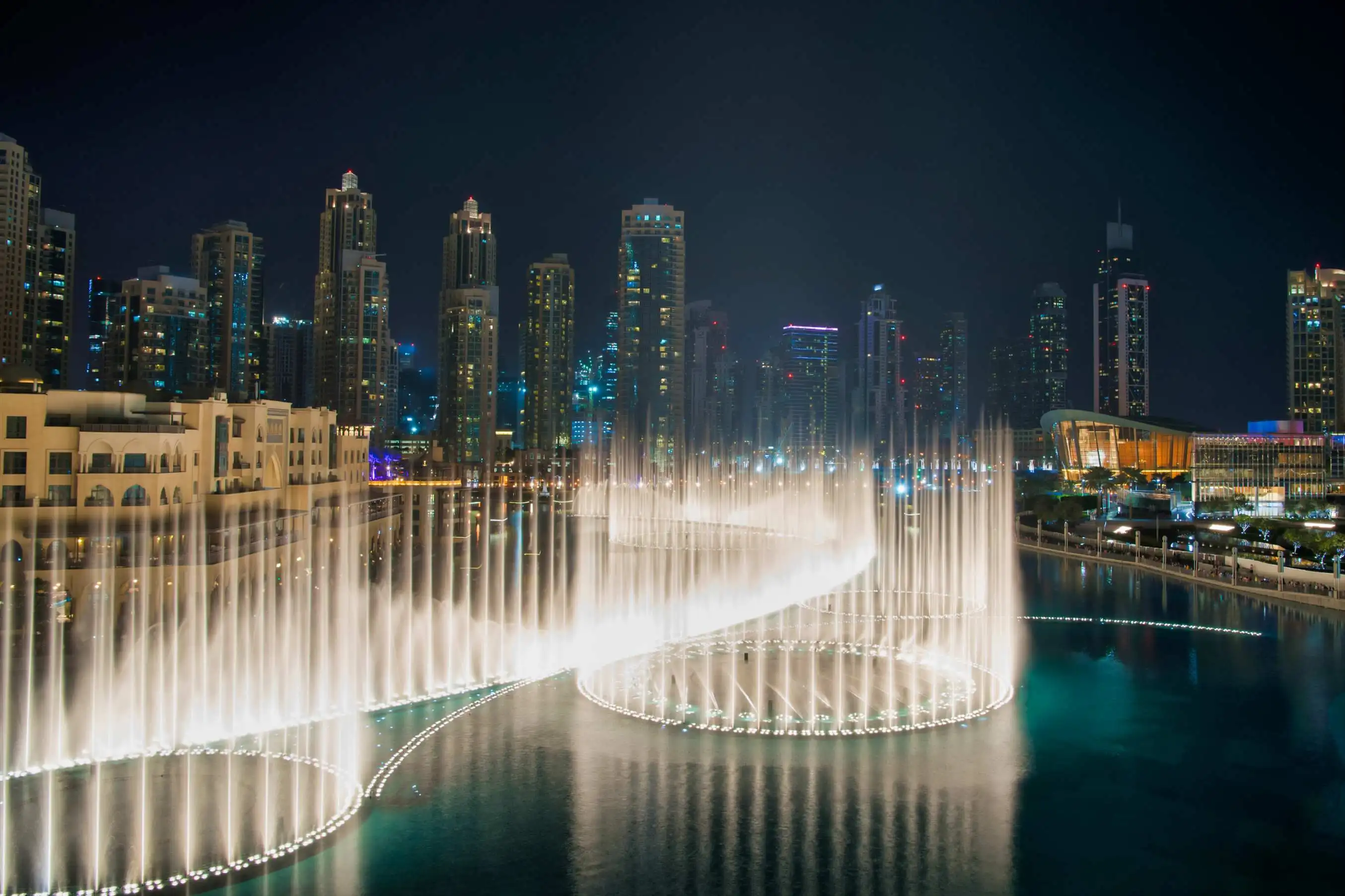 Explore the Mesmerizing Dubai Fountain Shows