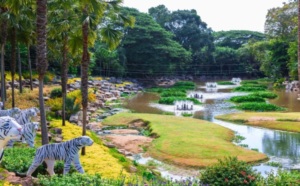 Nong Nooch tropical garden vist with live show